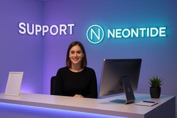 Klub resepsiyon masasında staff üzvü azarkeşə məlumat verir